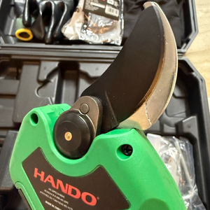 코엘스 20v 충전 전동충전식 가위 이미지