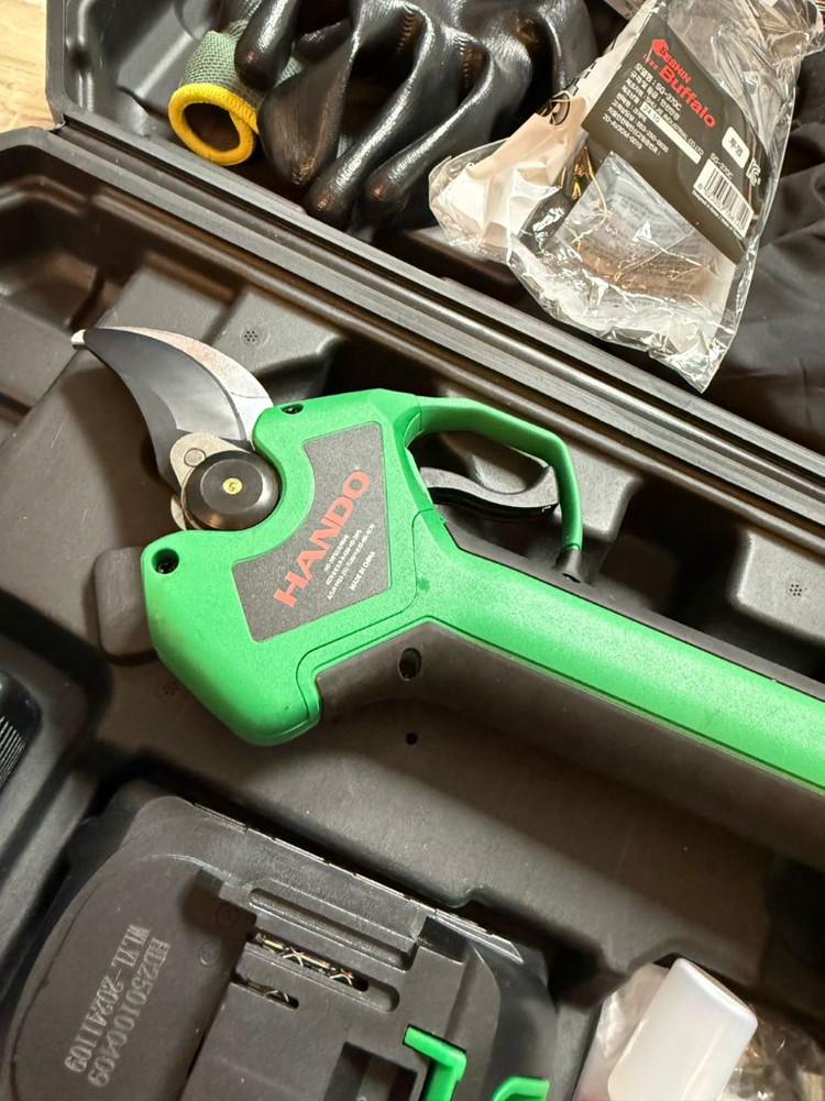 코엘스 20v 충전 전동충전식 가위 이미지