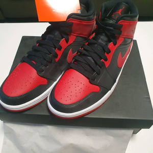 나이키 조던 1 미드 브레드(260)