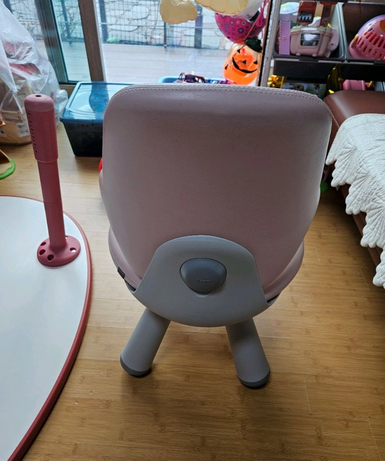 일룸 아이용 피넛형 책상 이미지