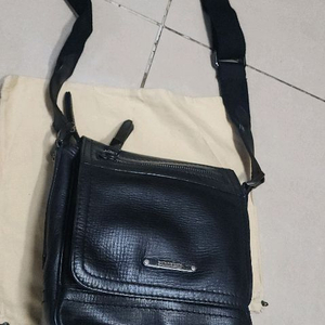 버버리 남자 빈티지 가죽 크로스백