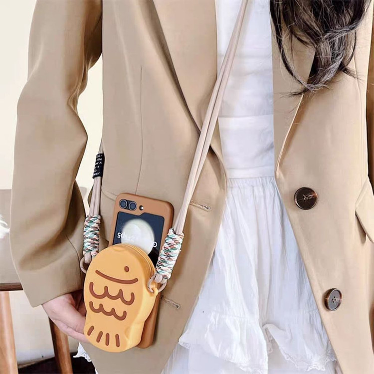 갤럭시 Z플립6 핸드폰 케이스 이미지