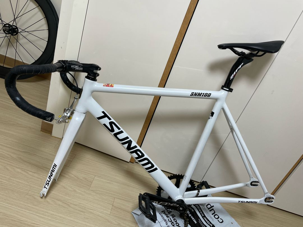 쓰나미 화이트반차 이미지