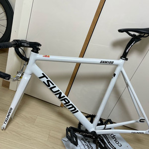 쓰나미 화이트반차 이미지