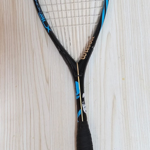 윌슨 스쿼시 라켓 (wilson one30 BLX) 팝니다