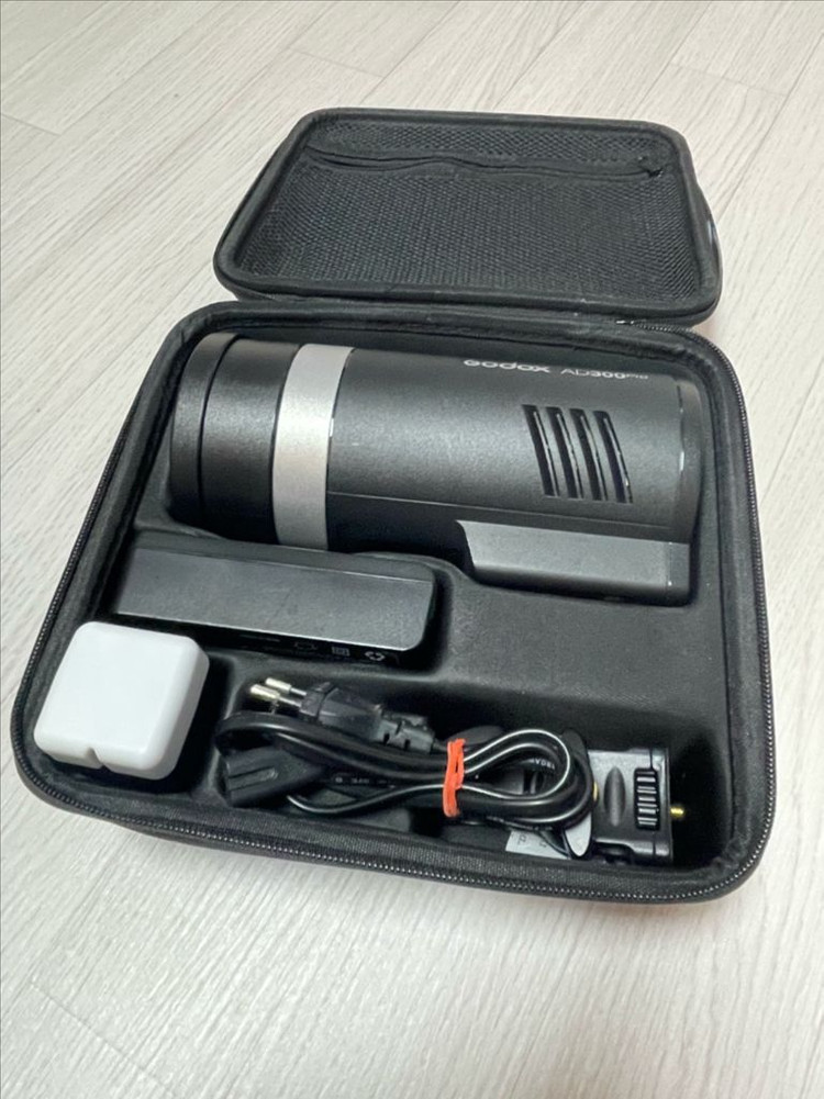 고독스 ad300pro 2대 (각 48만원)--1