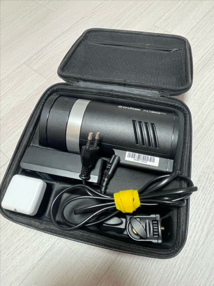 고독스 ad300pro 2대 (각 48만원)--2