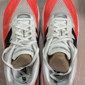 뉴발란스 레벨 v5 265mm 새상품급