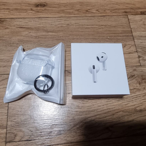에어팟4 ANC 노이즈캔슬링 무선 이어폰 미개봉 + 케이스