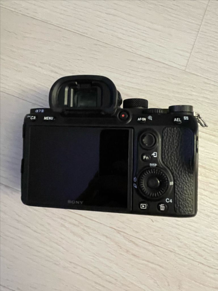 소니 A7M3 (2만컷) + 탐론 28-75 G2 (+테무 카메라 가방)--2