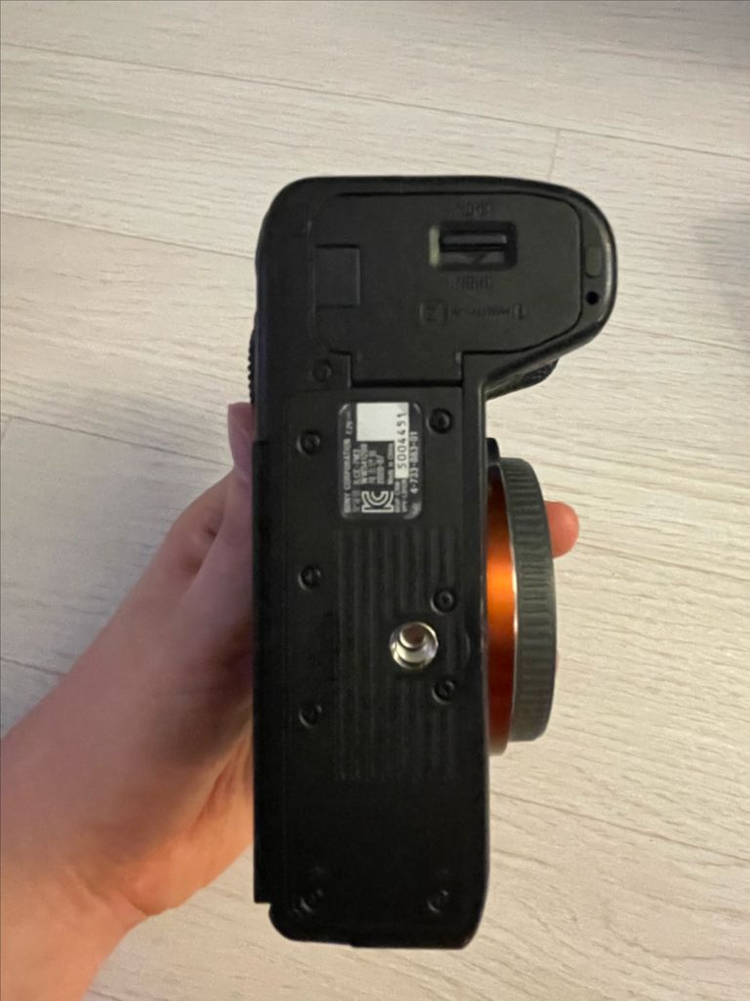 소니 A7M3 (2만컷) + 탐론 28-75 G2 (+테무 카메라 가방)--3