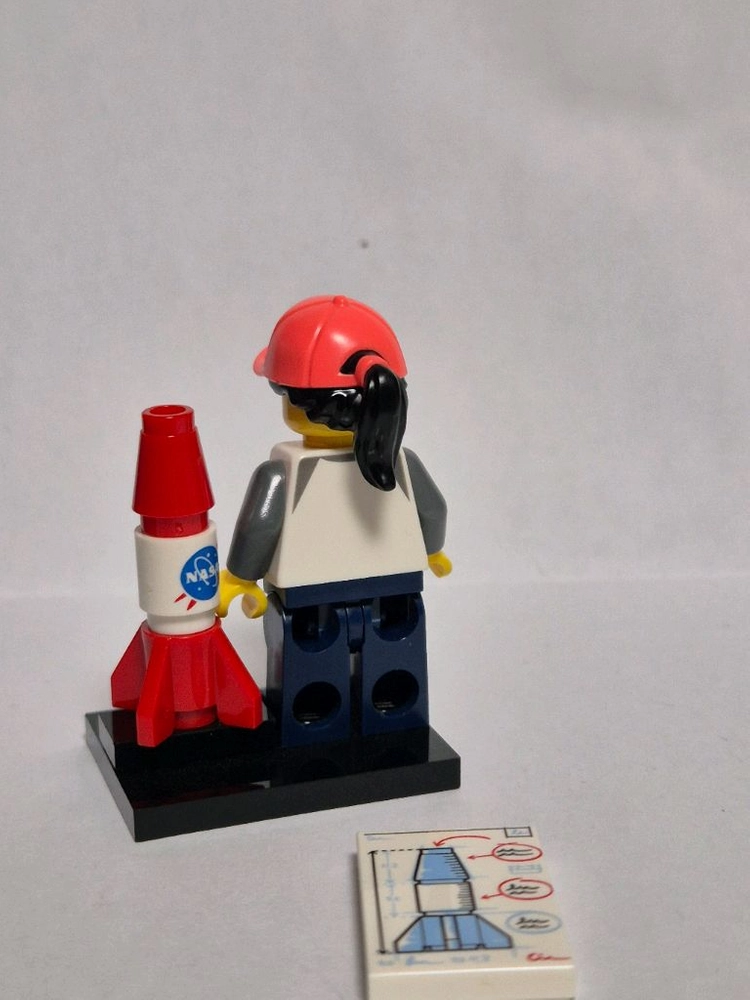 레고 스페이스 팬, NASA 걸 미니피겨(71027) 이미지