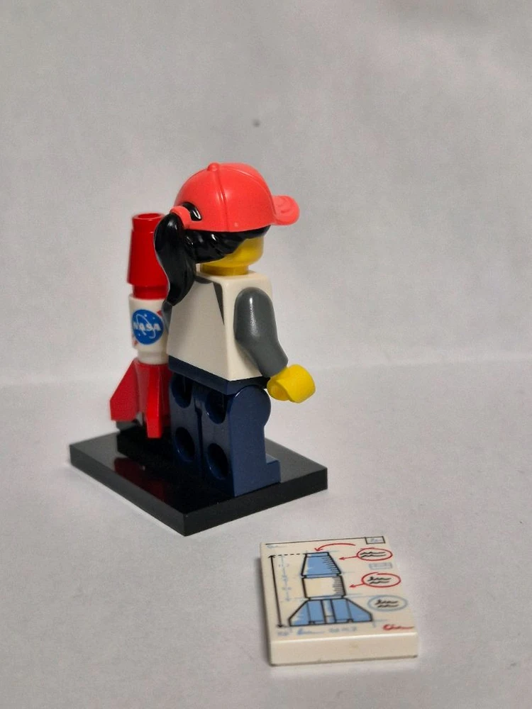 레고 스페이스 팬, NASA 걸 미니피겨(71027) 이미지