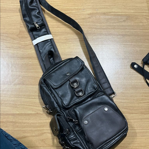 클래식 가죽 슬링백 크로스백(새것)