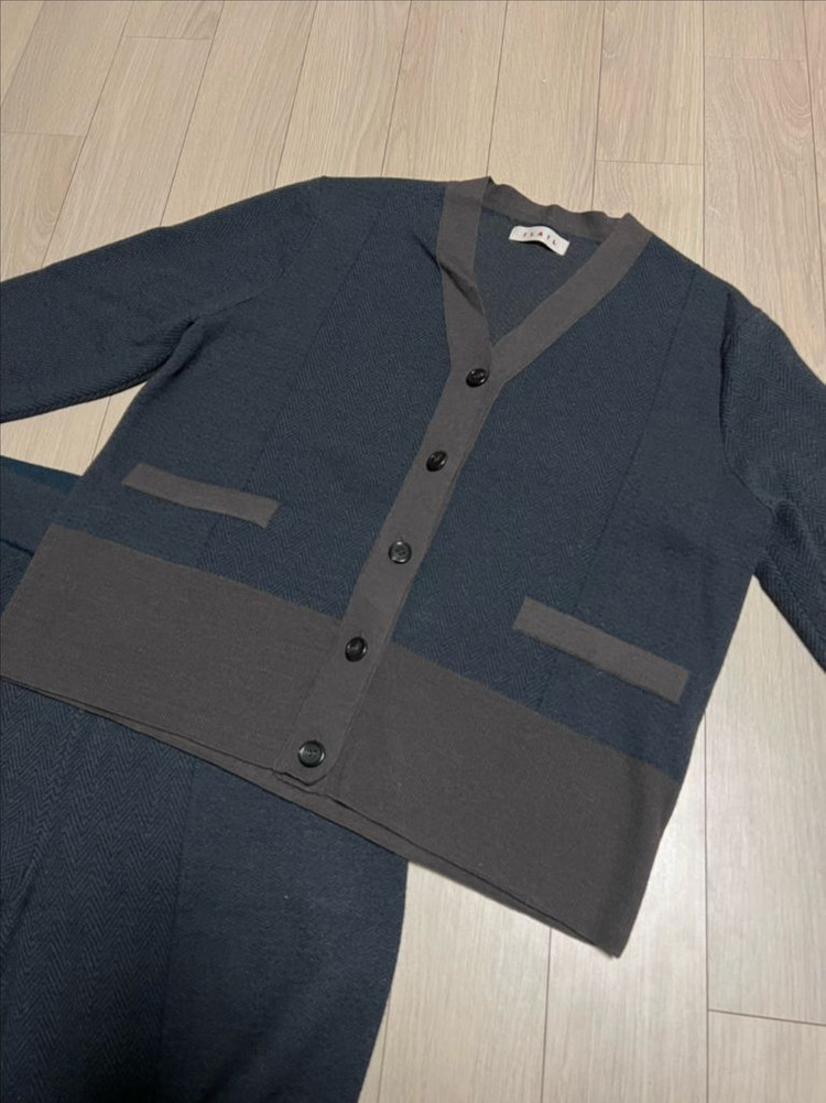 21년 일라일 ILAIL 울100% 헤링본 니트 셋업 세트 가디건 팬츠 바지 올드머니룩 라운지룩--2