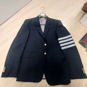 톰브라운 블레이저 4선바 (네이비)(그레이)일괄판매 이미지