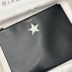 지방시 스타 클러치백 미사용