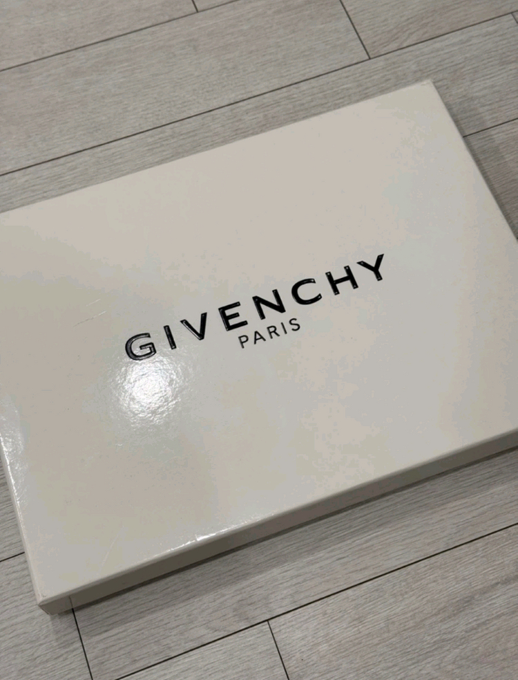 지방시 스타 클러치백 미사용--2