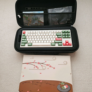 f2-84 제네시스 8K RGB 쿠앤크 키보드 판매합니다.