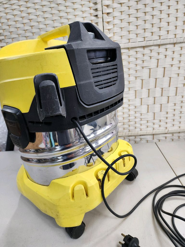 카처 업소용 건습식 청소기 WD4. 이미지