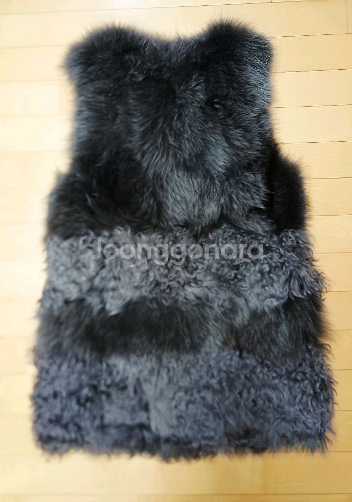 케네스콜 폭스&양털 롱베스트 66사이즈 판매합니다--1