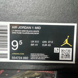 나이키 에어조던 1 미드 스모크 그레이 이미지
