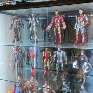 핫토이 일괄판매 , 전시품, 장식장서비스 드립니다