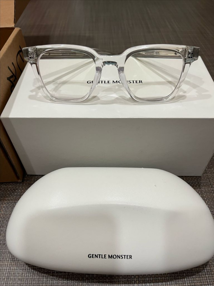 젠틀몬스터 칼 안경테 이미지