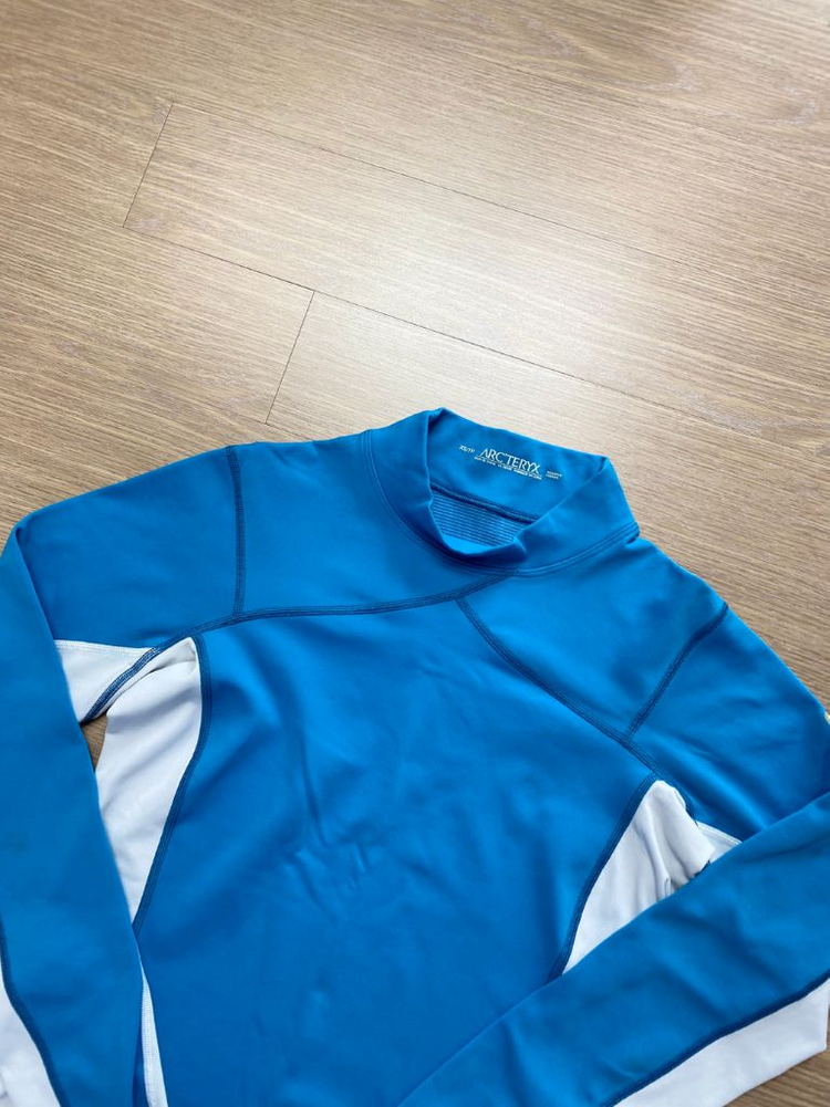 아크테릭스 하프 넥 긴팔티 여성용--1