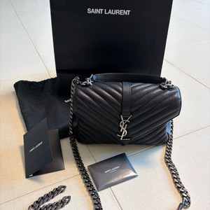 입생로랑 컬리지 은장 블랙색상