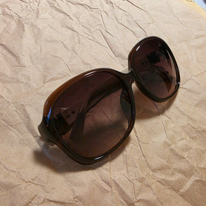 지안프랑코페레 여성 썬글라스. 이미지