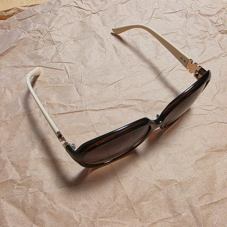 지안프랑코페레 여성 썬글라스. 이미지