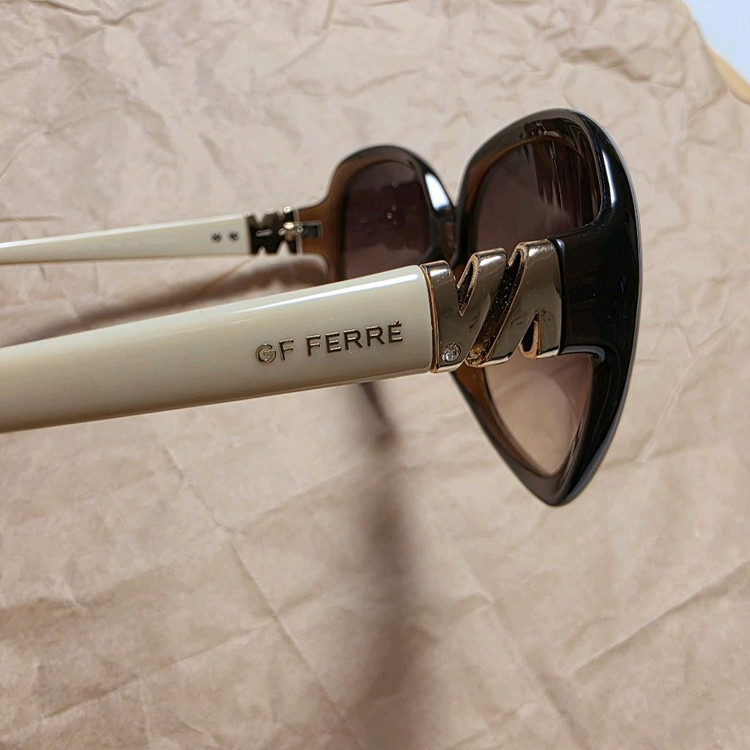 지안프랑코페레 여성 썬글라스. 이미지