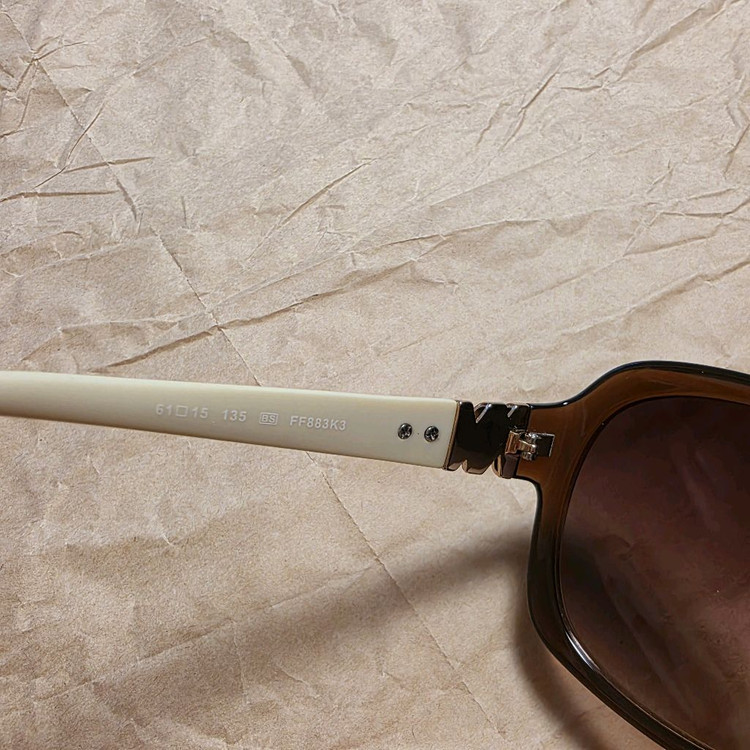 지안프랑코페레 여성 썬글라스. 이미지