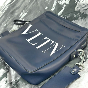 발렌티노 VLTN 남성 크로스백