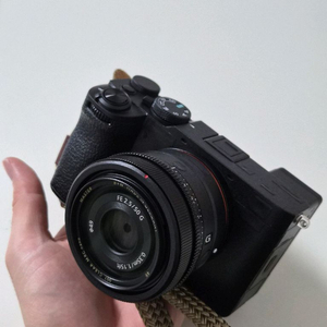 소니 a7c2 블랙 + FE 50/f2.5G 렌즈 팝니다(신동품, 구매 한달차)