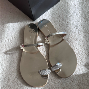 쥬세페자노티 샌들