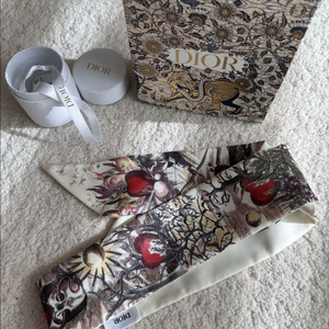 디올 미차 스카프