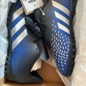 아디다스 키즈 풋살화 축구화 205사이즈 새상품