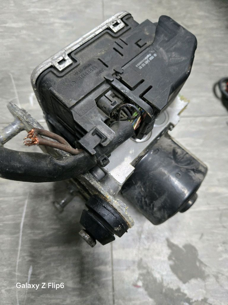 벤츠 S클래스 w221. ABS 모듈--2