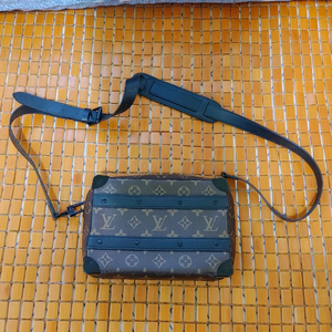 루이비통 소프트 트렁크 크로스백