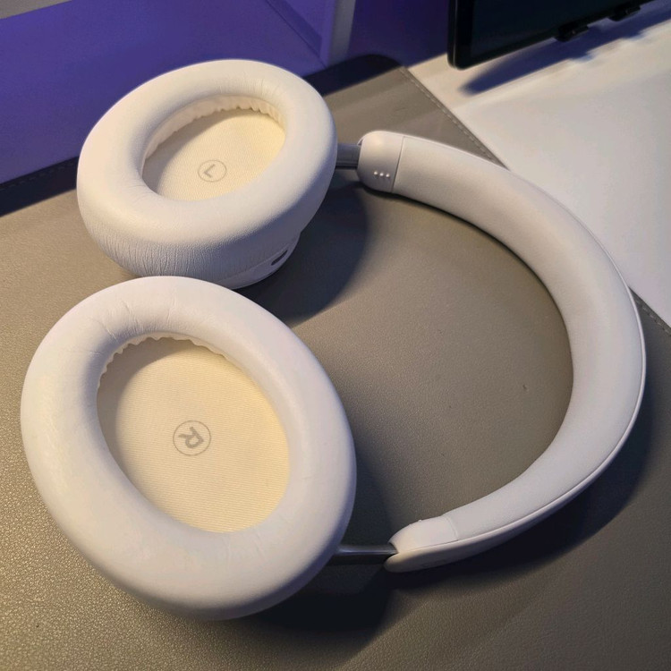 부산 AKG N9 HYBRID 무선헤드폰 화이트 이미지
