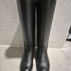 (가격내림)쿠에른 프라하 10 니하이 부츠 블랙 240