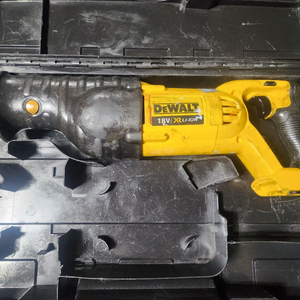 디월트 18v 충전컷소 DCS380 팝니다 이미지