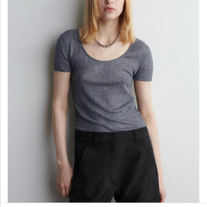 코스 리브드 니트 실크 티셔츠