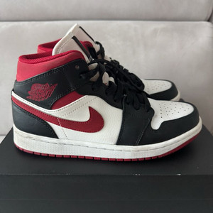 Nike 나이키 에어 조던 1 미드 짐레드 US7(250size) 이미지