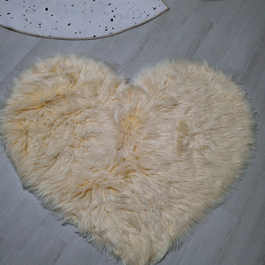 하트 모양 퍼 카페트,10590,장모털러그,하트러그,퍼러그,하트 털 러그 베이지,발매트,카펫,인조털