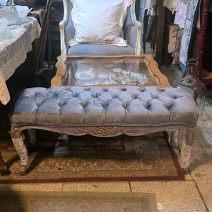 르네 벨벳 벤치 수툴