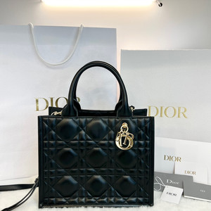 디올 북토트 스몰 레더 토트백 블랙 까나쥬 M1325OWHP M900