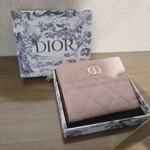 새제품 디올 반지갑